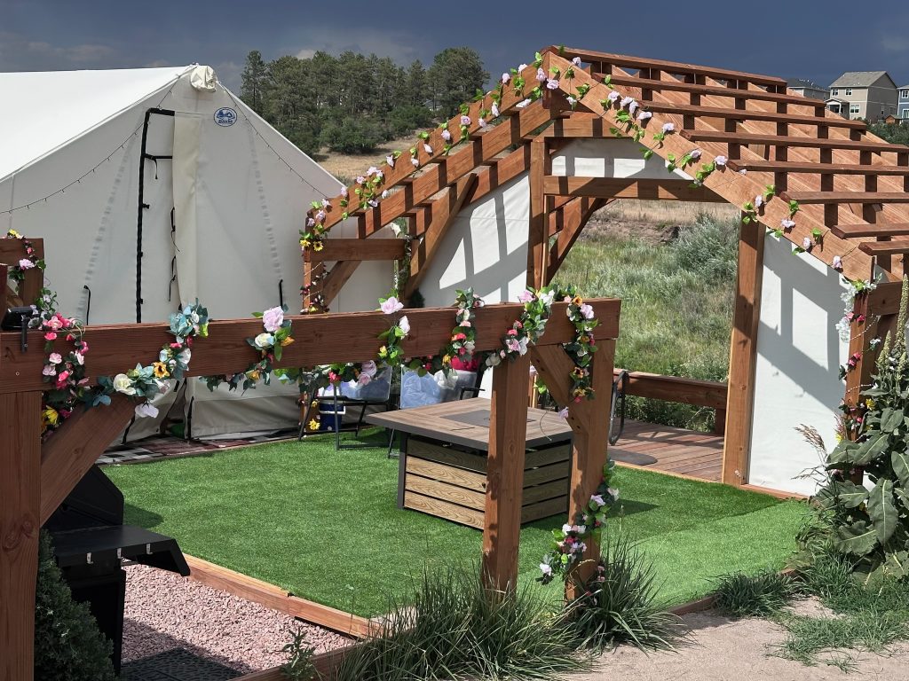 Monument Glamping | When Your Own Family Celebrates at Monument Glamping