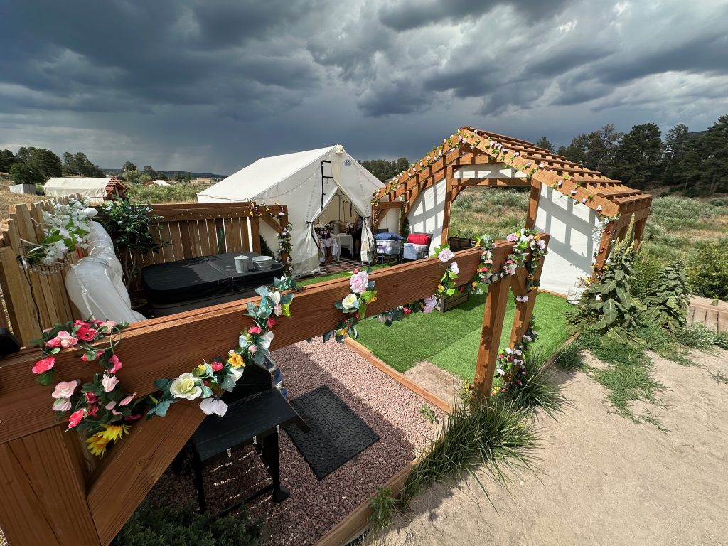 Monument Glamping | When Your Own Family Celebrates at Monument Glamping