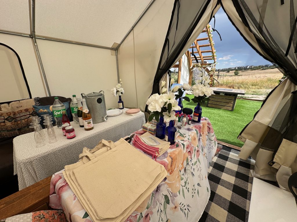 Monument Glamping | When Your Own Family Celebrates at Monument Glamping