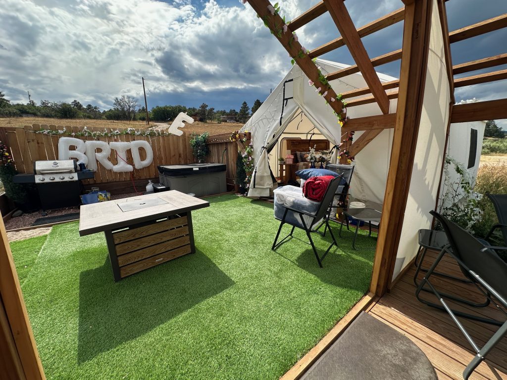 Monument Glamping | When Your Own Family Celebrates at Monument Glamping